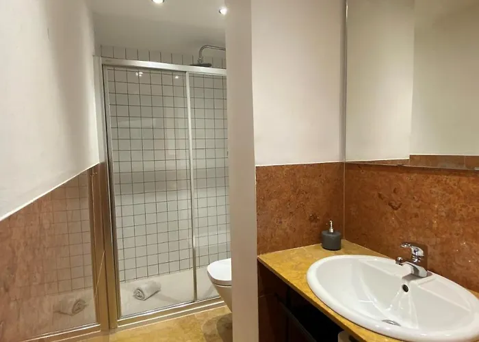 - Downtown With Ac And Parking *