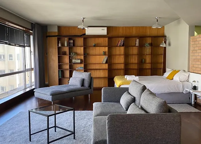 - Downtown With Ac And Parking *